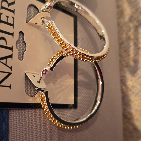 NAPIER/MONET FASHION JEWELRY GOLDTONE DANGLE & SILVERTONE HOOPS EARRINGS BUNDLE - Picture 3 of 11